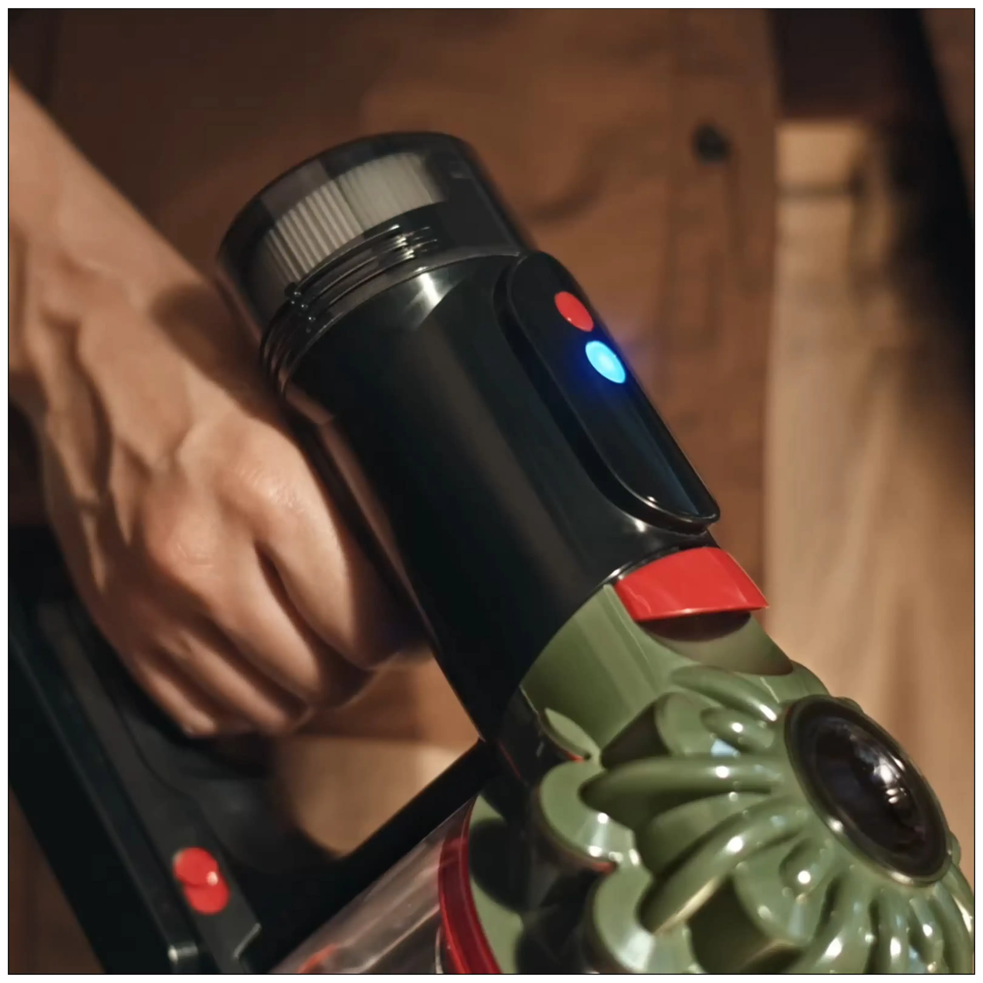 DYSON V8 Cyclone - Steelstofzuiger incl. kruimelzuiger - Accuduur 60 min